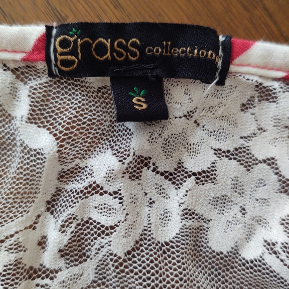 ♥️🤍Lace/Striped Top🤍♥️ - Picture 3 of 3